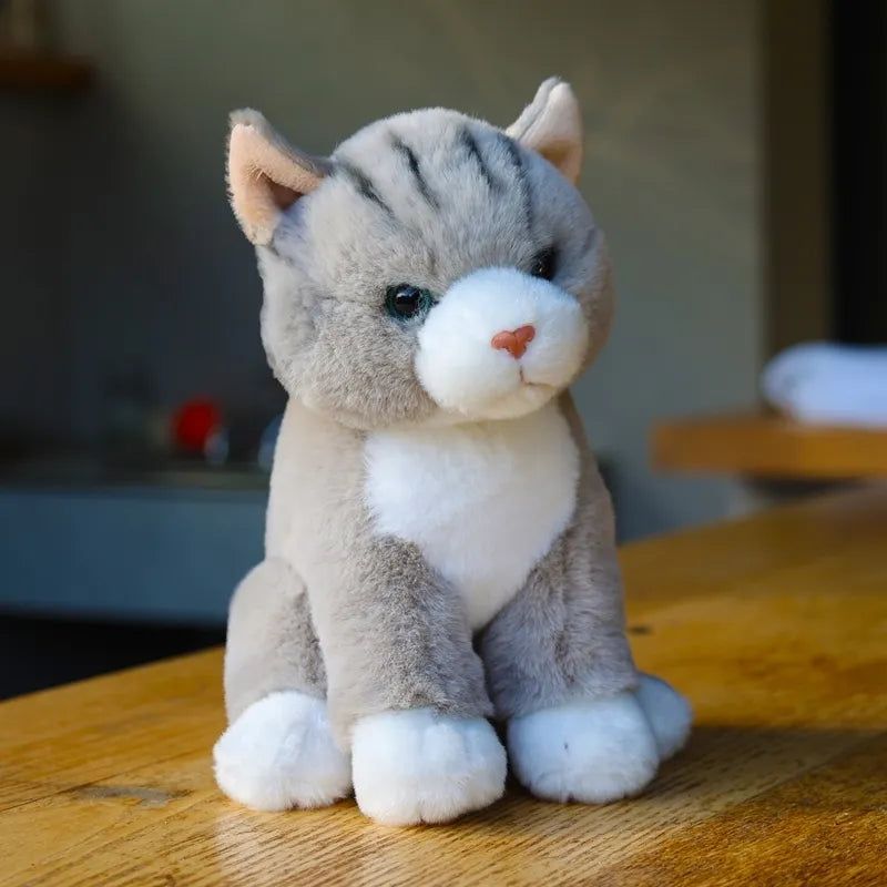 Rappa – Pliušinis tikroviškas sėdinčios pilkos katės žaislas 23 cm Eco-Friendly Soft Collection