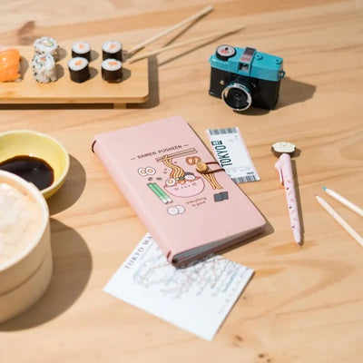 Pusheen – B6 kelionių sąsiuvinis iš „Sushi Roll“ kolekcijos