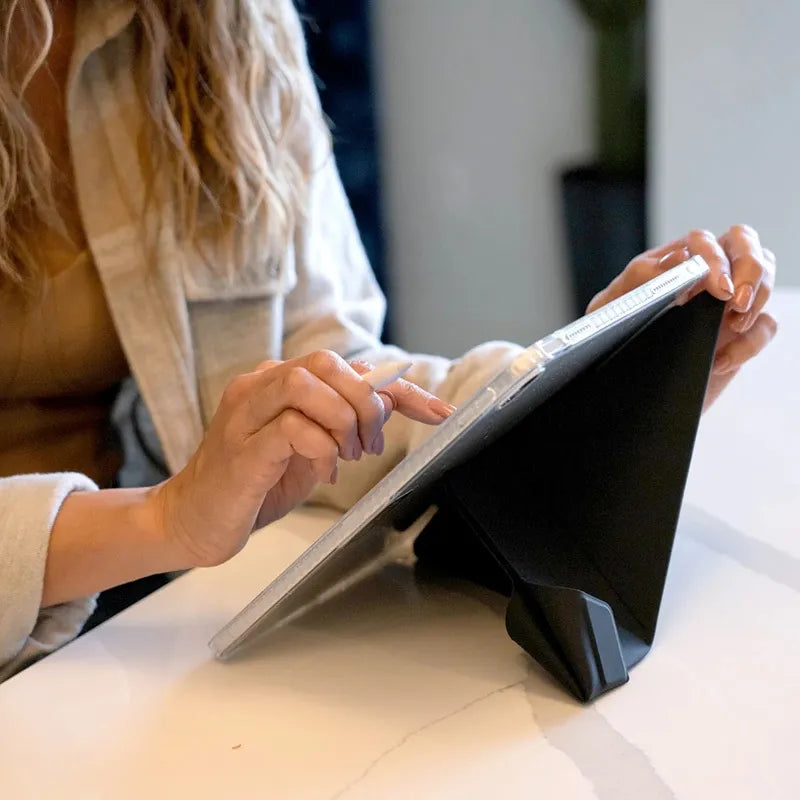 STM OPP – Dėklas iPad Air 13" M3 (2025) / M2 (2024) (Juodas)