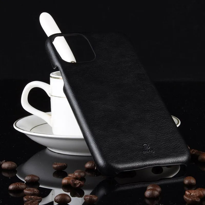 „Crong Essential Cover“ – „iPhone 11 Pro“ dėklas (juodas)