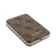 Guess rinkinys MagSafe 4G Metal Gold Logo – dėklas + 5000mAh MagSafe išorinis akumuliatorius, skirtas iPhone 15 Pro (rudas)