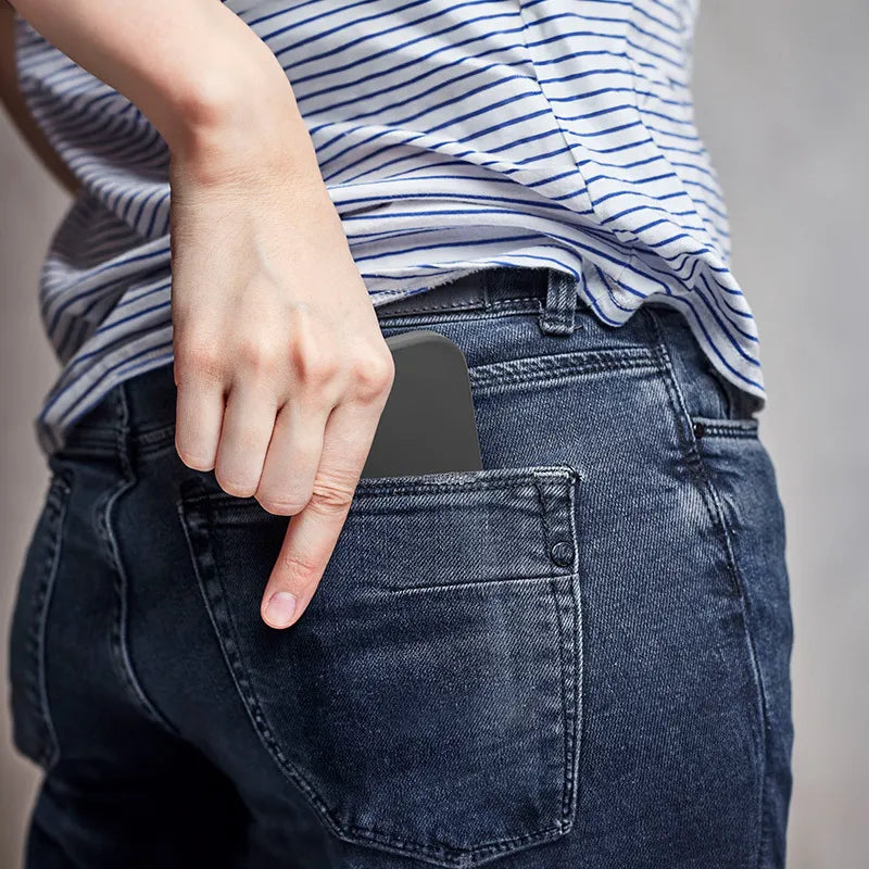 Cellularline Sensation Plus – dėklas iPhone 15 su MICROBAN danga (juodas)