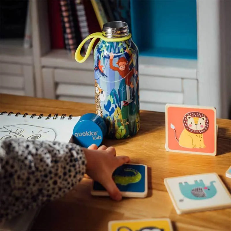 Quokka Solid Kids su dirželiu – 330 ml nerūdijančio plieno termo gertuvė su dirželiu (Jungle)