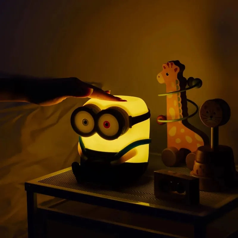 Minions – Minkštas silikoninis LED naktinis šviestuvas vaikams Bob 15 cm