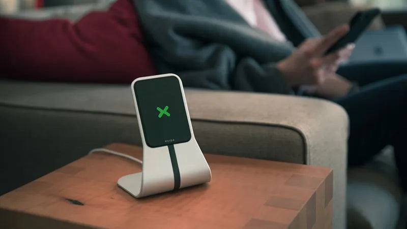 „XVIDA“ (POWER 2) belaidžio įkrovimo stovas – „Qi“ 7,5 W (sidabrinis)