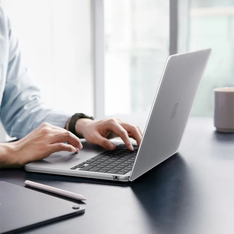 Spigen AirSkin – „MacBook Air“ dėklas 13,6 colio (M5/M4/M3/M2/2026-2022) (Frost Clear)