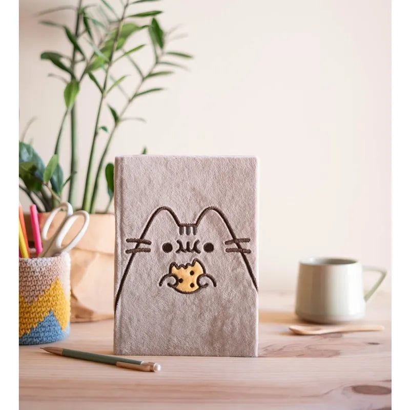 Pusheen - Pliušinis A5 formato sąsiuvinis iš „Foodie“ kolekcijos