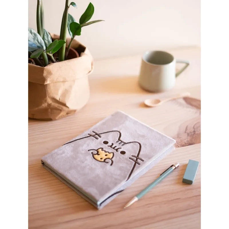 Pusheen - Pliušinis A5 formato sąsiuvinis iš „Foodie“ kolekcijos