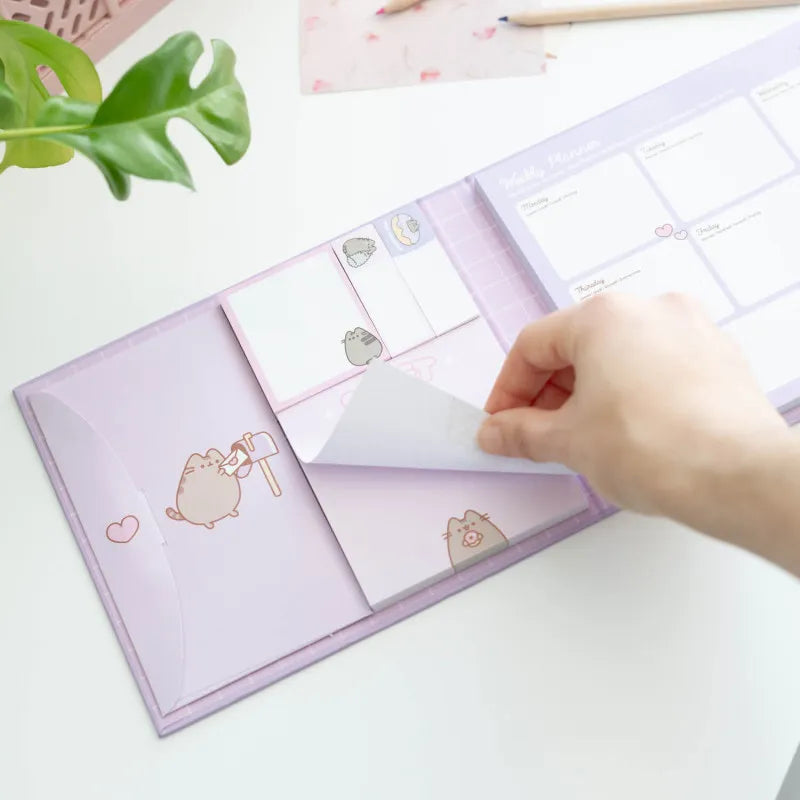 Pusheen – savaitės planuoklis su lipniais lapeliais iš „Moments“ kolekcijos (19,3 x 16,5 cm)