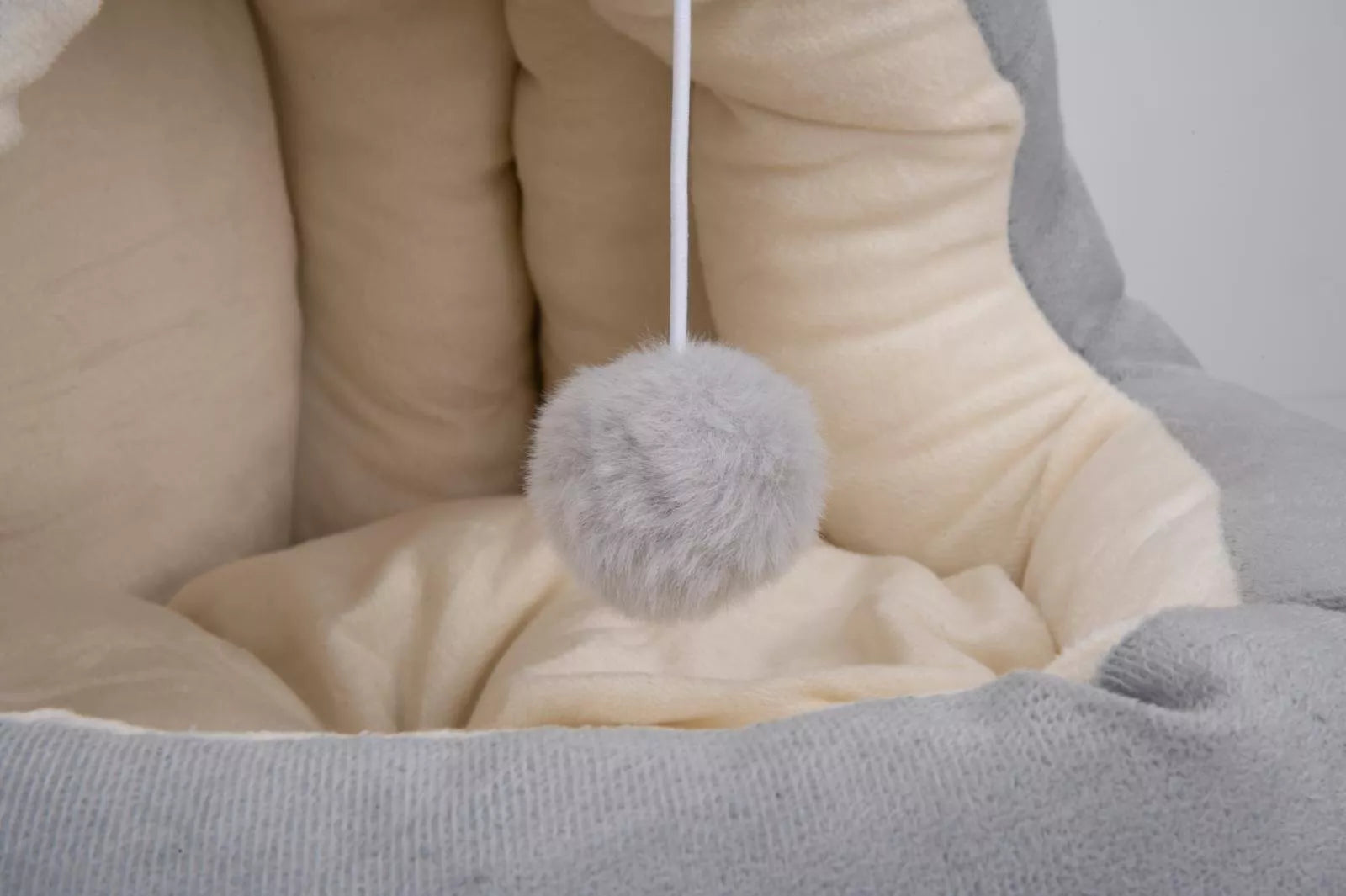 PET COMFORT kačių guolis–urvelis su kamuoliuku, 42×40×38 cm, 871125223382