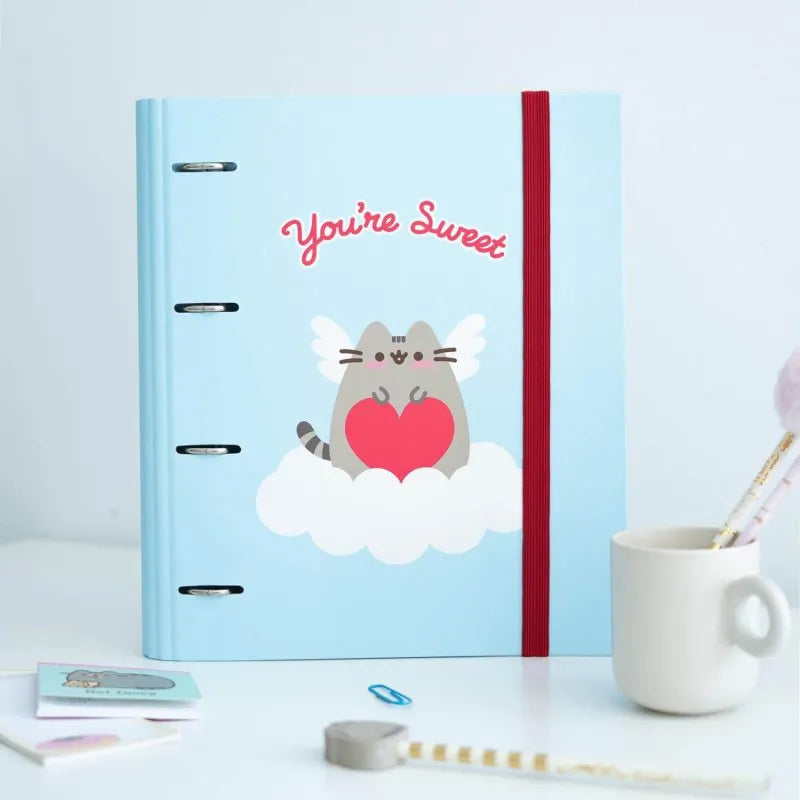Pusheen - A4 formato segtuvas iš „Purrfect Love“ kolekcijos su lapais (4 žiedai, elastinė juostelė)