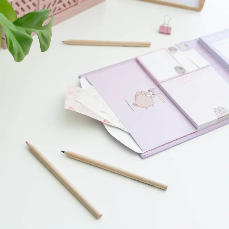Pusheen – savaitės planuoklis su lipniais lapeliais iš „Moments“ kolekcijos (19,3 x 16,5 cm)