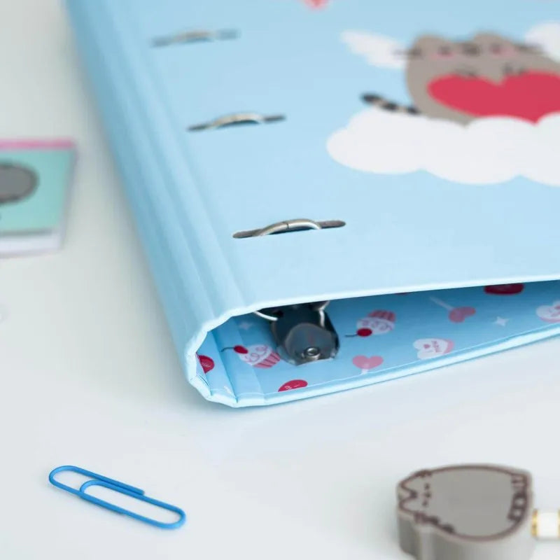Pusheen - A4 formato segtuvas iš „Purrfect Love“ kolekcijos su lapais (4 žiedai, elastinė juostelė)