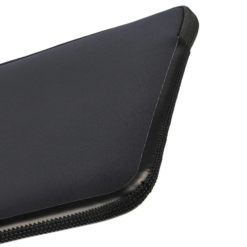 TUCANO Elements 2 – dėklas MacBook Air 13” (M5/M4/M3/M2/M1/2026-2018) / Pro 13“ (juodas)