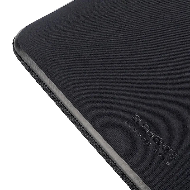 TUCANO Elements 2 – dėklas MacBook Air 13” (M5/M4/M3/M2/M1/2026-2018) / Pro 13“ (juodas)
