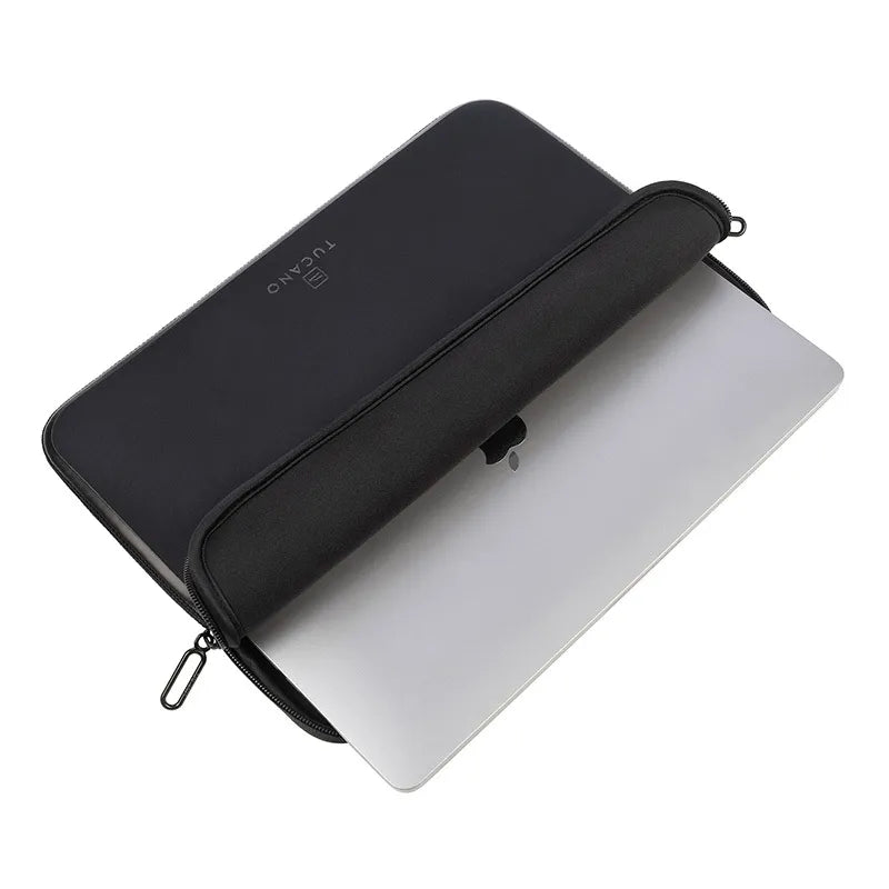TUCANO Elements 2 – dėklas MacBook Air 13” (M5/M4/M3/M2/M1/2026-2018) / Pro 13“ (juodas)
