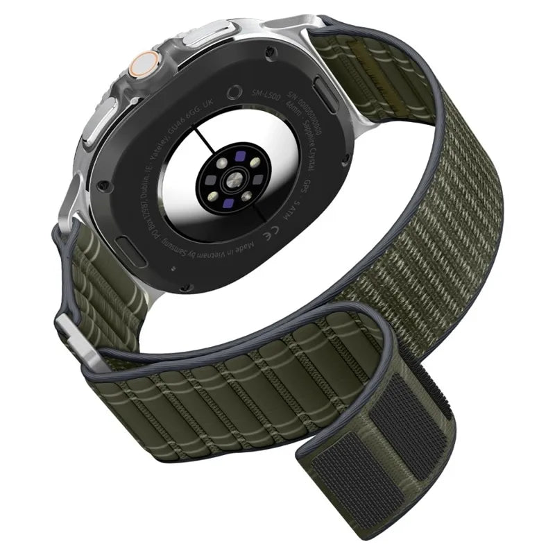 Spigen WBF0 apyrankė – dirželis Samsung Galaxy Watch 8 / 8 Classic 40 / 44 / 46 mm (žalia)