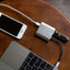 „Kanex USB-C“ VGA adapteris su „Power Delivery“ – USB 1,5 A, „USB-C Power Delivery“ 60 W + VGA „Full HD“ (anoduotas aliuminis)