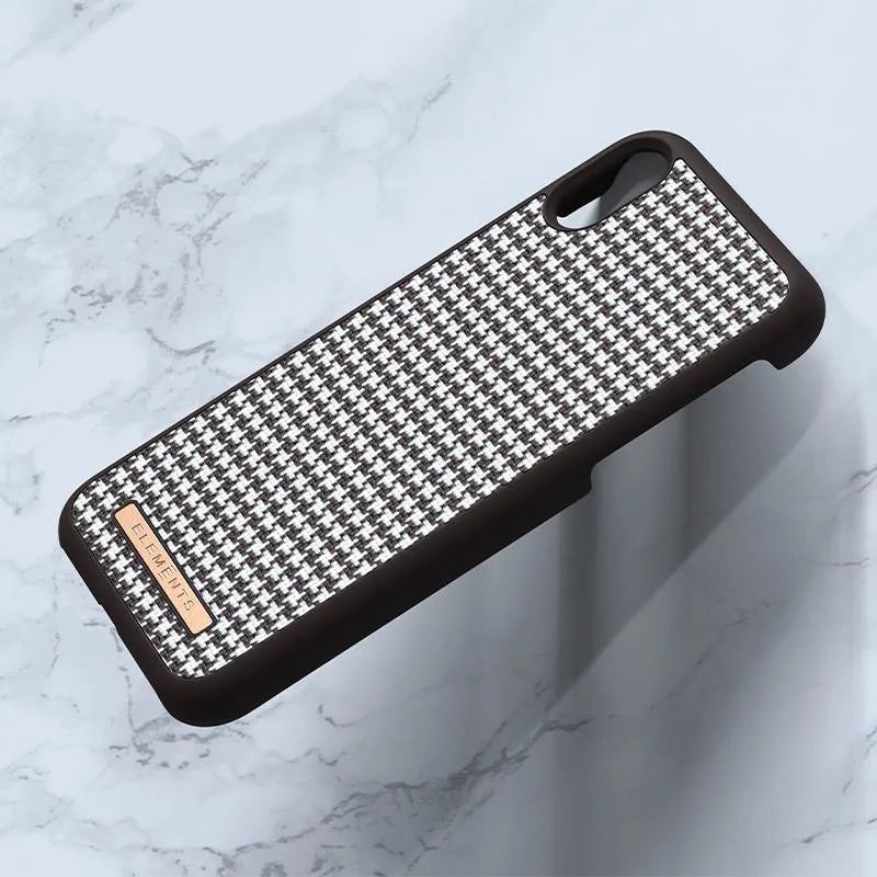 Nordic Elements Saeson Idun – Dėklas iPhone XR (tamsiai rudo rašto 2)