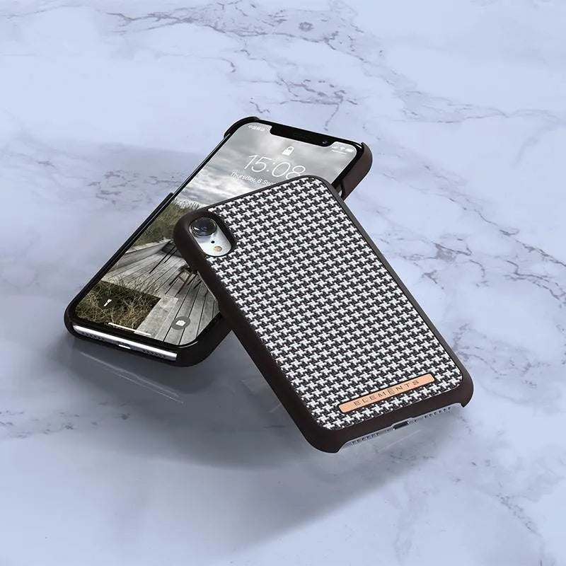 Nordic Elements Saeson Idun – Dėklas iPhone XR (tamsiai rudo rašto 2)