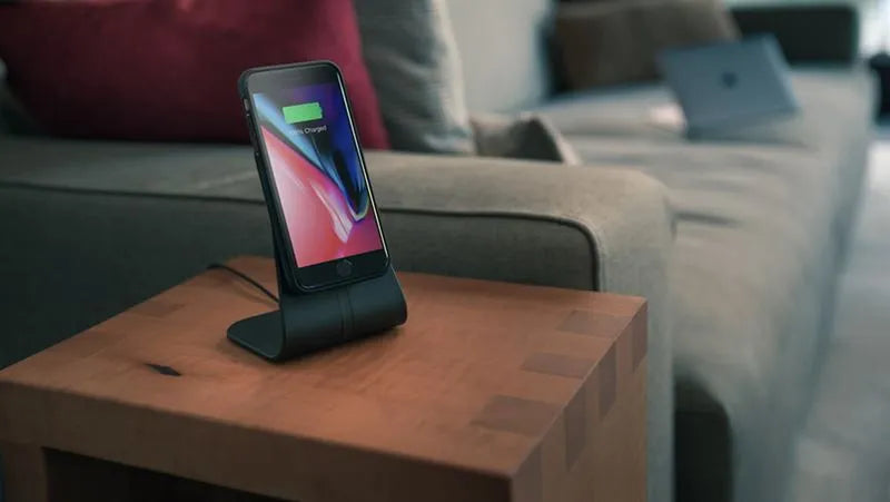 XVIDA greitojo įkrovimo stalinio įkrovimo stovas – indukcinis įkroviklis Samsung Quick Charge 2.0 (juodas)