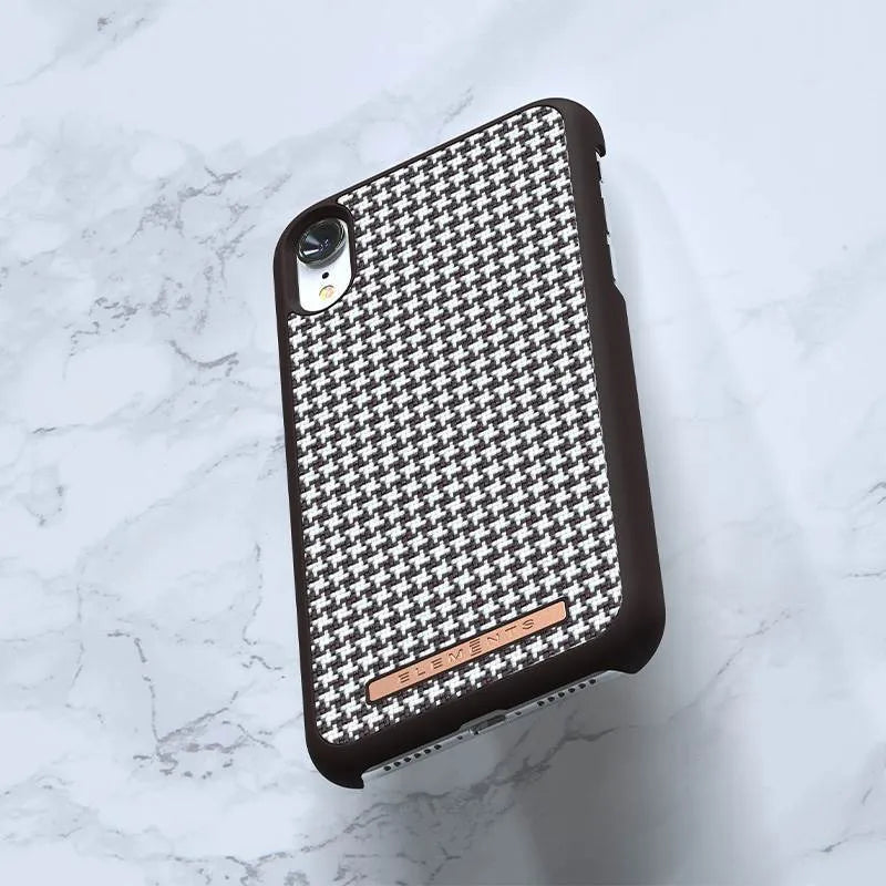 Nordic Elements Saeson Idun – Dėklas iPhone XR (tamsiai rudo rašto 2)