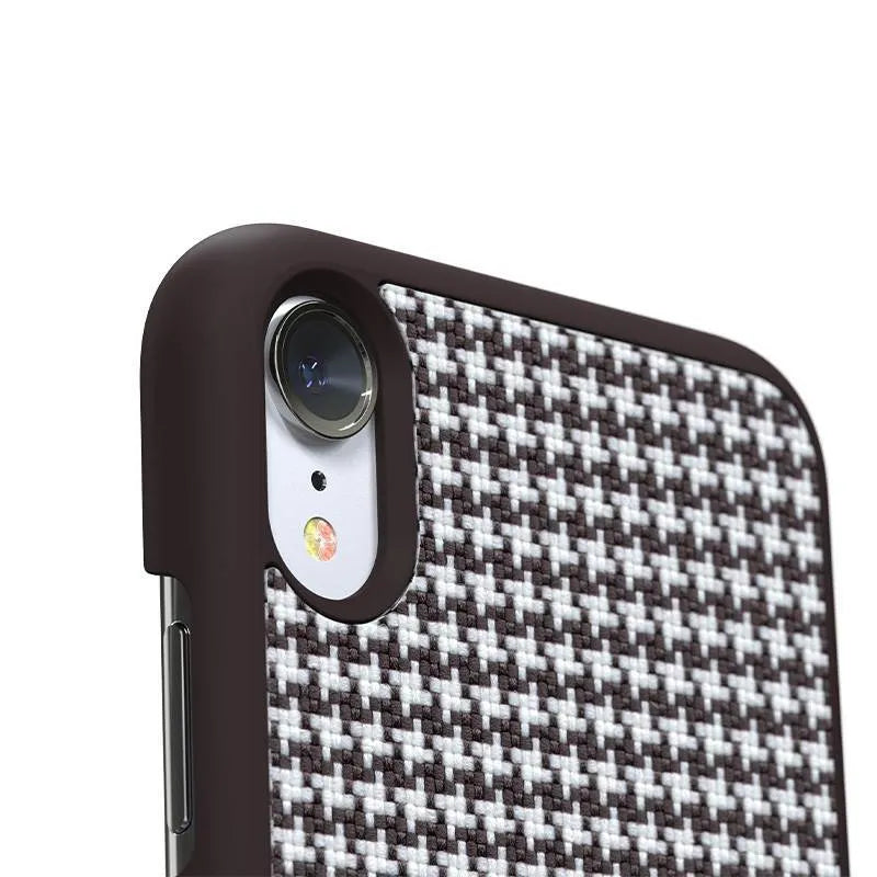 Nordic Elements Saeson Idun – Dėklas iPhone XR (tamsiai rudo rašto 2)