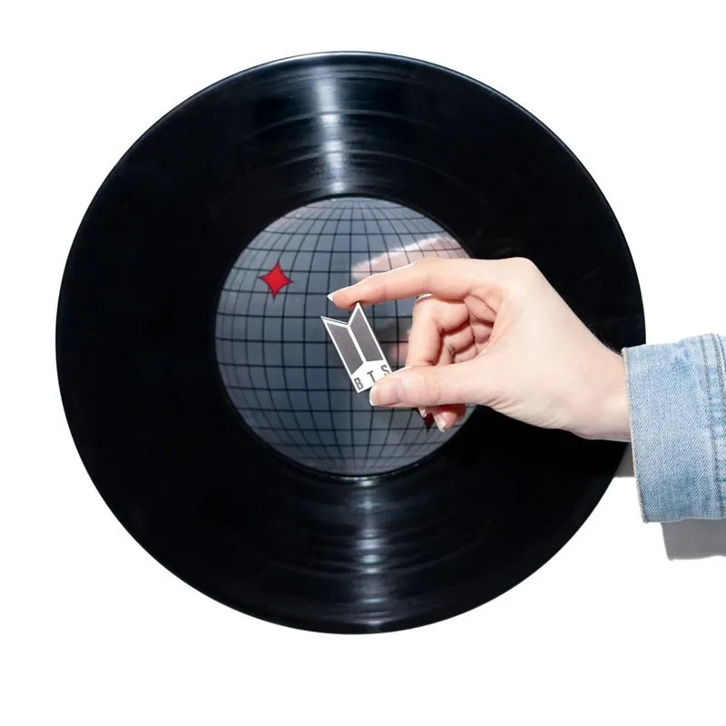 BTS – Metalinis logotipo ženkliukas