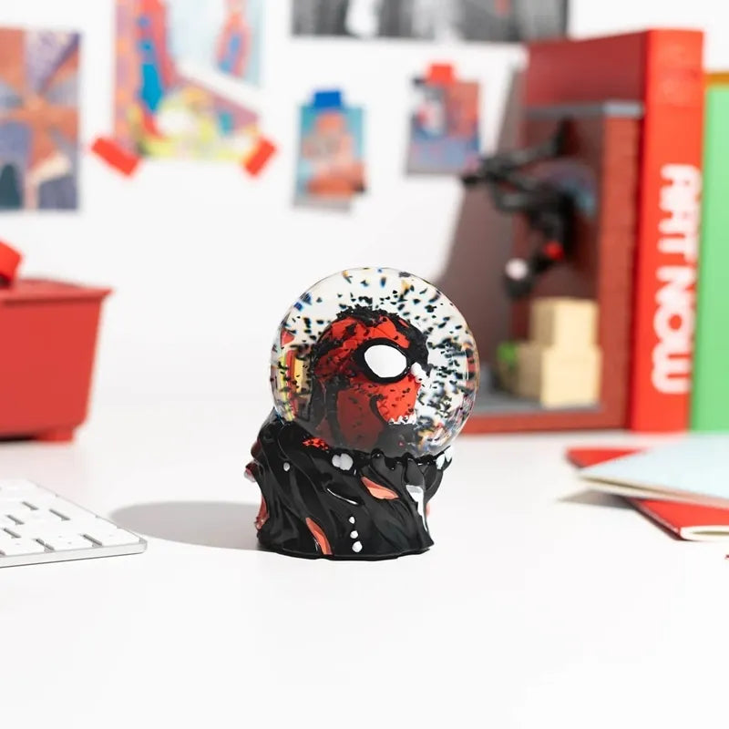 SPIDERMAN – Stiklinis sniego gaublys „Spider-Man & Venom“ dovanų dėžutėje