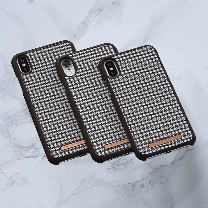 Nordic Elements Saeson Idun – Dėklas iPhone XR (tamsiai rudo rašto 2)