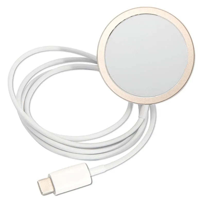 Guess Bundle Pack MagSafe 4G – rinkinys: dėklas iPhone 14 Plus + MagSafe įkroviklis (juoda/auksinė)
