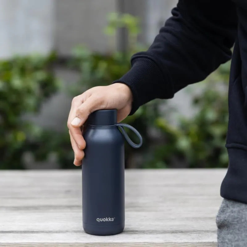 Quokka Solid With Strap – 510 ml nerūdijančio plieno termogertuvė su dirželiu (grafito spalvos)