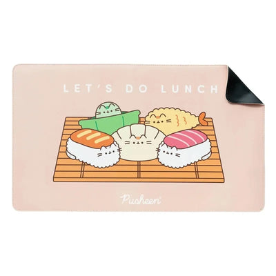 Pusheen – XXL dirbtinės odos žaidimų / stalo kilimėlis iš Sushi Roll kolekcijos (60 x 35 cm)