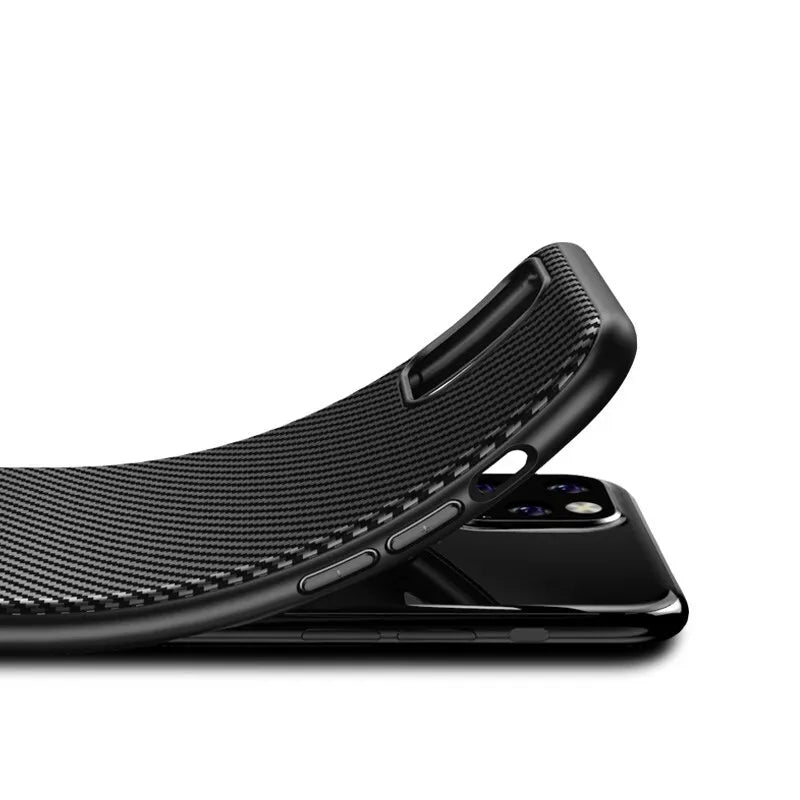 Crong Prestige Carbon dėklas – iPhone 11 Pro Max dėklas (juodas)