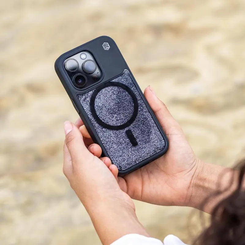 STM Relax Sand MagSafe – dėklas iPhone 15 (juodas / pilkas)
