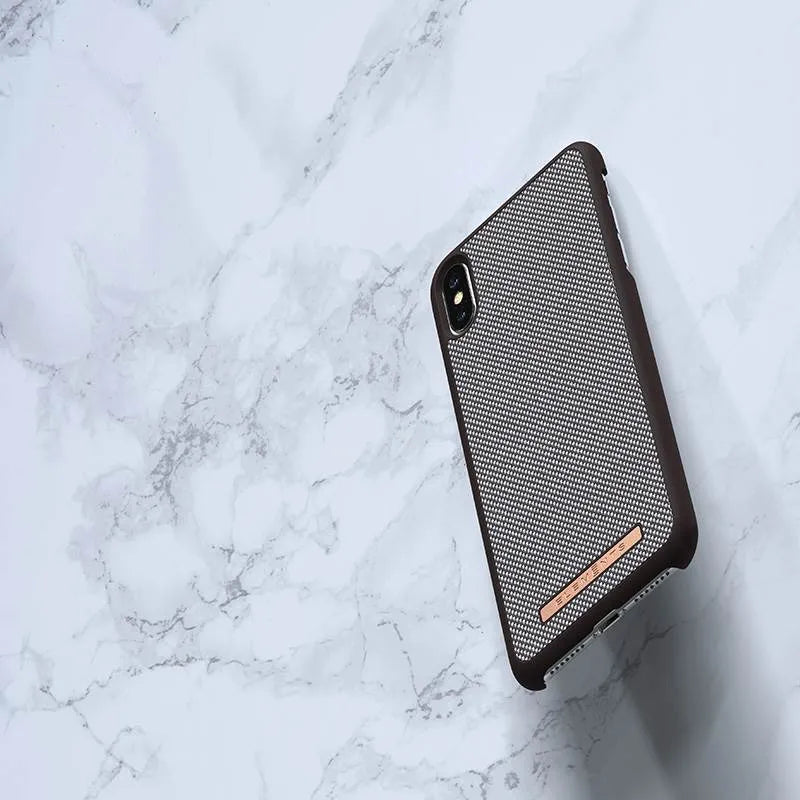 Nordic Elements Saeson Idun – dėklas iPhone Xs Max (tamsiai rudas)