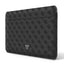 Guess 4G Uptown Triangle Logo Sleeve – nešiojamojo kompiuterio dėklas 13" / 14" (juodas)