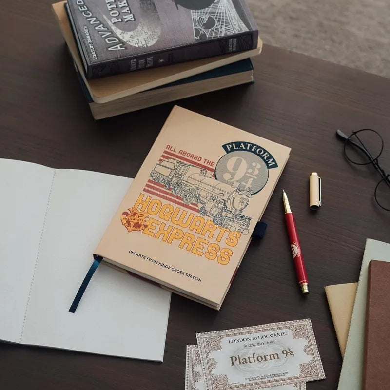 Harry Potter – Užrašų knygelė / A5 formato užrašų knygelė su rašikliu Platform 9 3/4