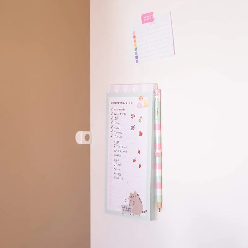 Pusheen – magnetinė užrašų knygelė / pirkinių sąrašas šaldytuvui + pieštukas (10 x 21 cm)