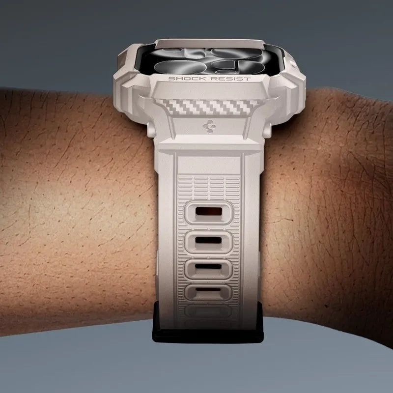 Spigen Rugged Armor Pro V2 – dirželis su korpusu, skirtas Apple Watch 10/11 46 mm (Dune Beige)