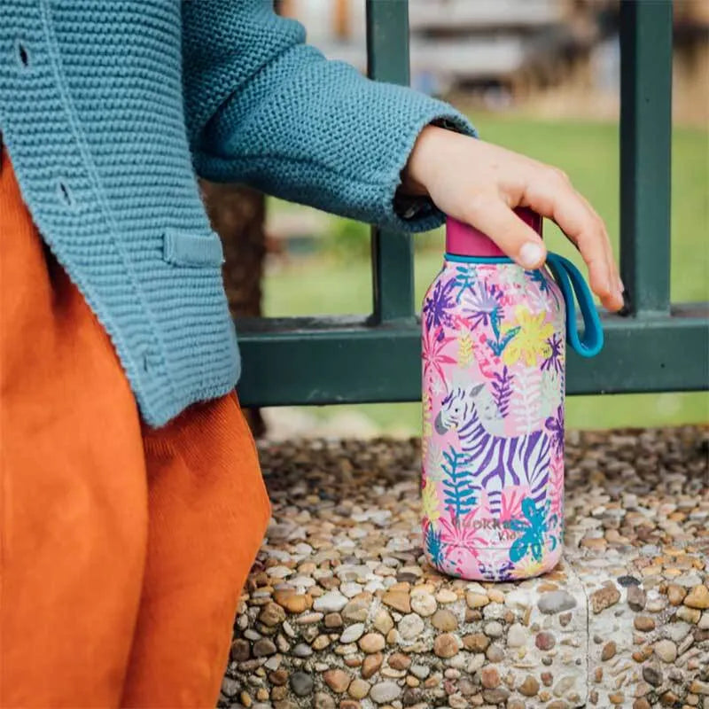 Quokka Solid Kids su dirželiu – Nerūdijančio plieno termo gertuvė 330 ml su dirželiu (Zebras)