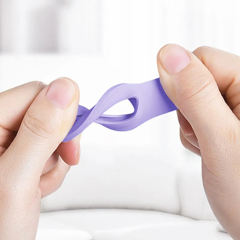 Crong silikoninis dėklas su raktų žiedu – apsauginis pakabukas, skirtas Apple AirTag 1/2 (violetinis)