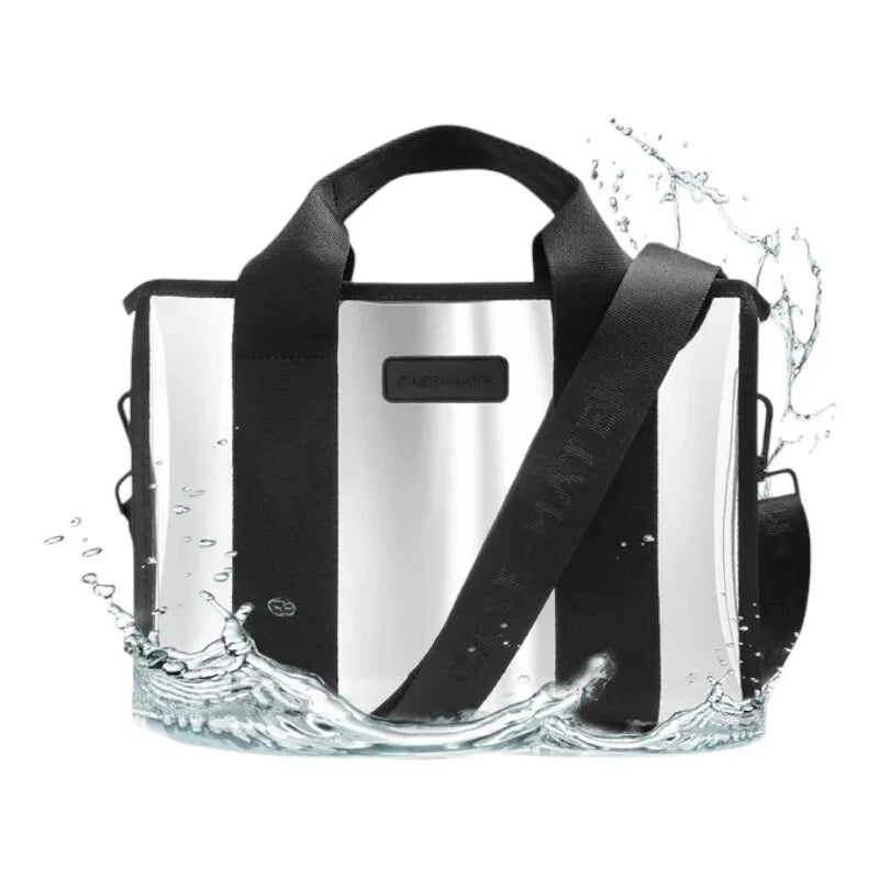 „Case-Mate“ mini kelioninis krepšys „Mini Travel Tote“ – vandeniui atsparus kelioninis krepšys per petį (sidabrinis chromas)
