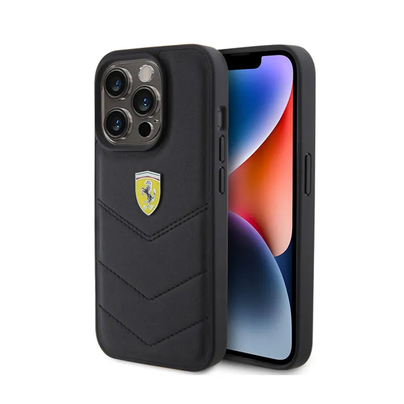 Ferrari Quilted Metal Logo – dėklas iPhone 15 Pro (juodas)