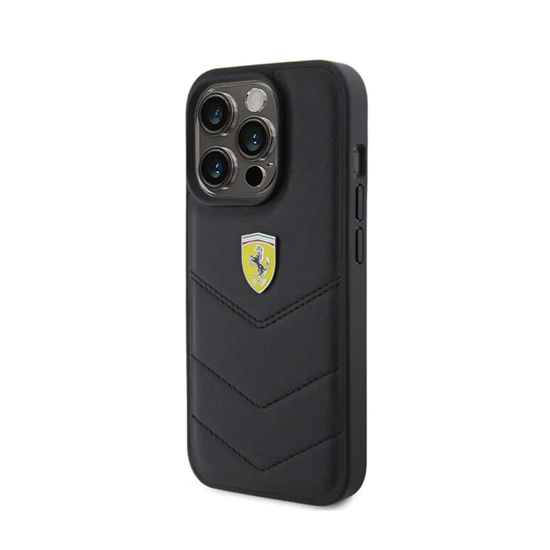 Ferrari Quilted Metal Logo – dėklas iPhone 15 Pro (juodas)