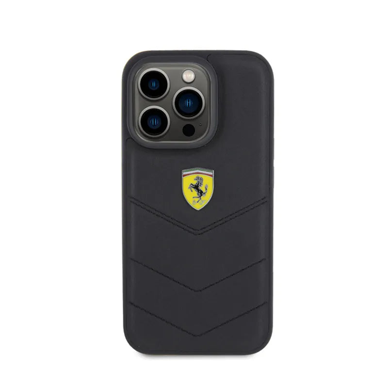 Ferrari Quilted Metal Logo – dėklas iPhone 15 Pro (juodas)
