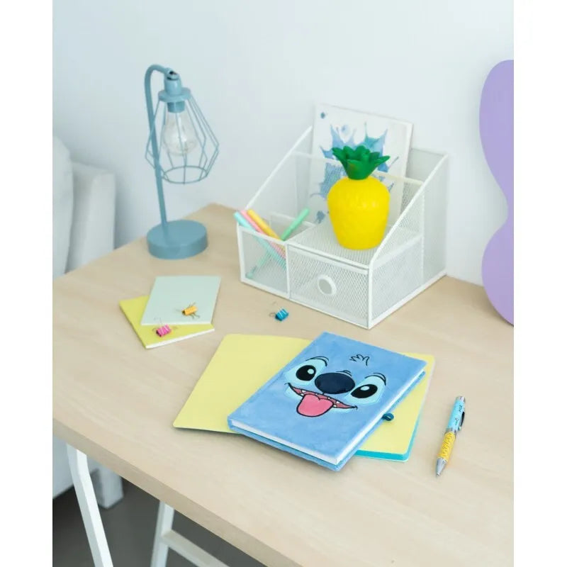 Disney Stitch – Pliušinė A5 užrašų knygelė ir rašiklis su projektoriumi iš „Tropical“ kolekcijos