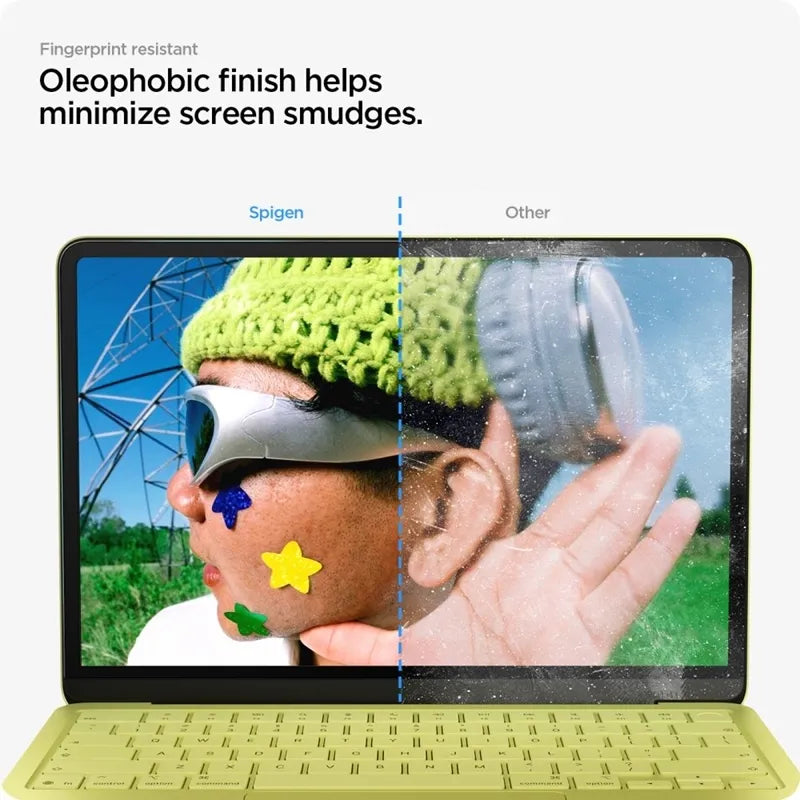 Spigen Glas.tR Slim FC – grūdintas stiklas MacBook Neo (juodas rėmelis)