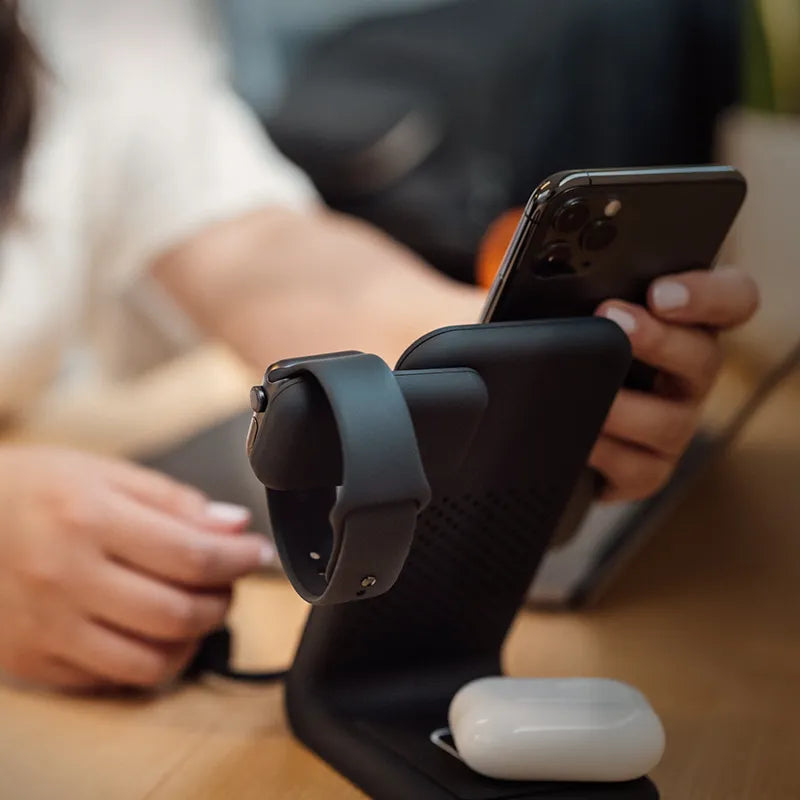 STM ChargeTree Swing 3-in-1 įkrovimo stotelė telefonui, AirPods ausinėms ir Apple Watch laikrodžiui – juoda