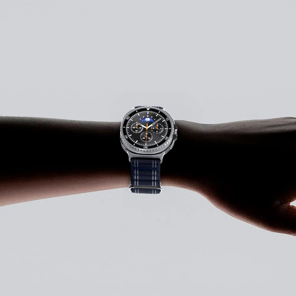Spigen WBF0 dirželis – apyrankė skirta Samsung Galaxy Watch 8 / 8 Classic 40 / 44 / 46 mm (tamsiai mėlyna)